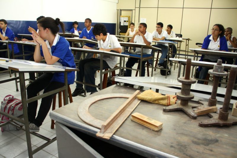 Faetec abre mais de 700 vagas estágio para ensino superior
