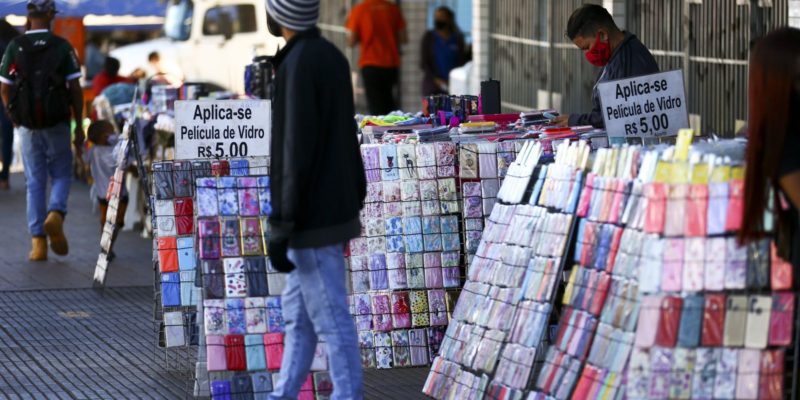 Rendimento dos brasileiros é o menor desde 2012, aponta IBGE