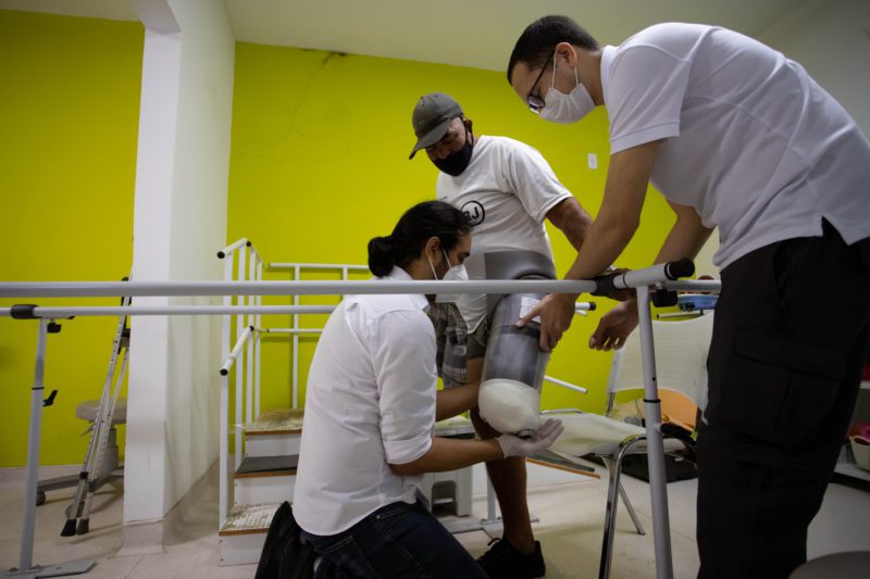 Saúde de Volta Redonda entrega 38 novas próteses a pacientes em reabilitação