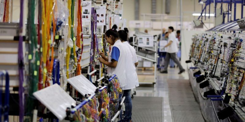 Indústria cresce 0,1% em abril, diz IBGE