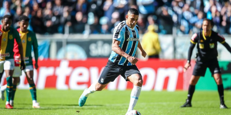 Com Diego Souza artilheiro, Grêmio derrota Sampaio Corrêa