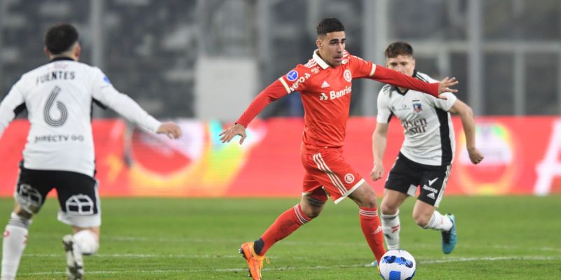 Internacional perde para Colo-Colo e se complica na Sul-Americana