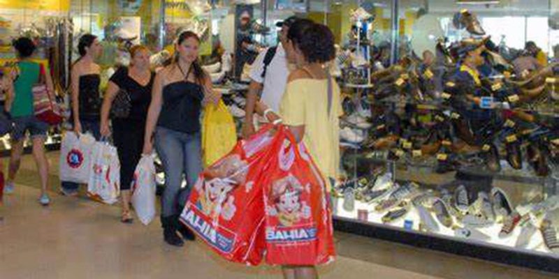 Comércio varejista cresce 0,9% em abril