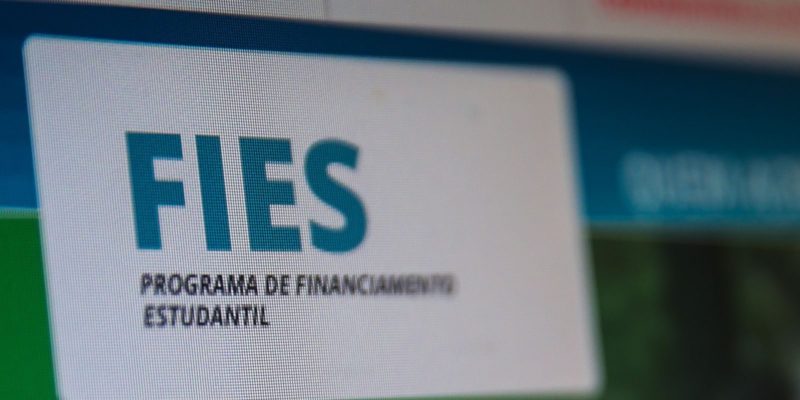 Lei que permite renegociação de dívidas do Fies é sancionada
