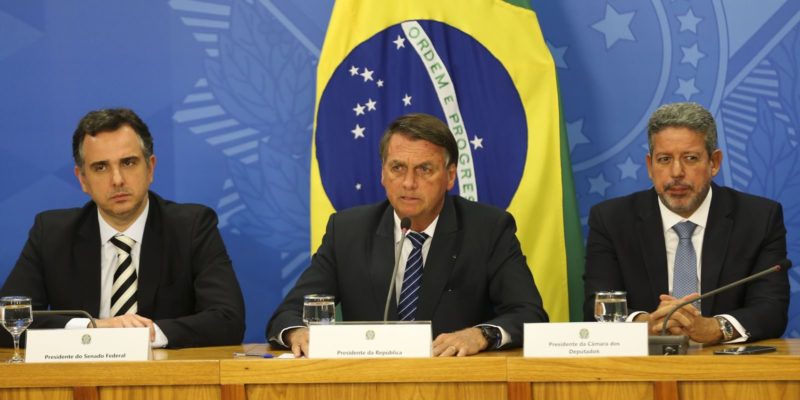 Combustível: presidente propõe ressarcir estados em troca de ICMS zero