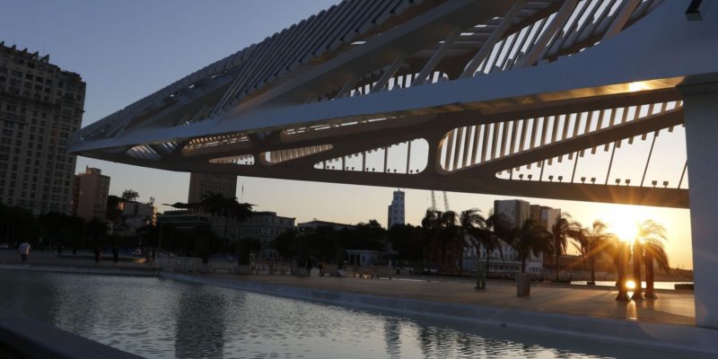Museus do Rio oferecem visitas mediadas para surdos