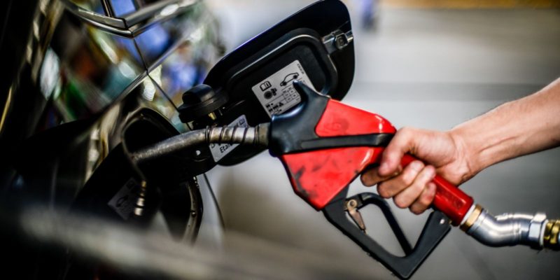 Gasolina fica 5,18% mais cara a partir de hoje nas refinarias