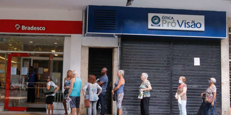 Taxa média do empréstimo pessoal tem alta de 0,74%, aponta Procon-SP