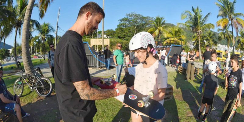 Bob Burnquist oferece oficina gratuita de skate em Niterói