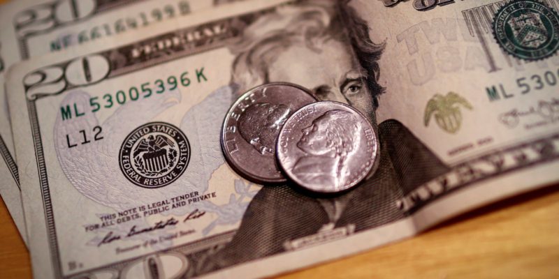 Dólar cai para R$ 5,34 na véspera de decisão sobre juros nos EUA