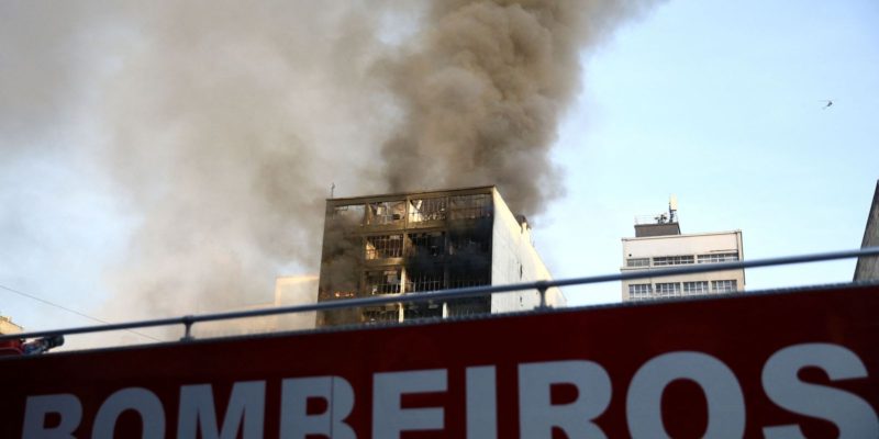Incêndio atinge cinco prédios no centro de São Paulo
