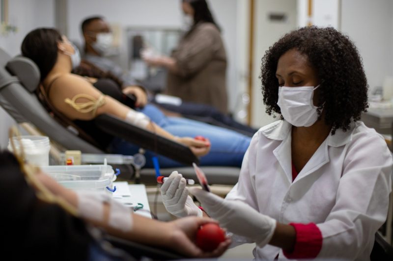 Diminui intervalo de tempo para doadores que se tatuaram e Hemonúcleo de Volta Redonda espera maior adesão