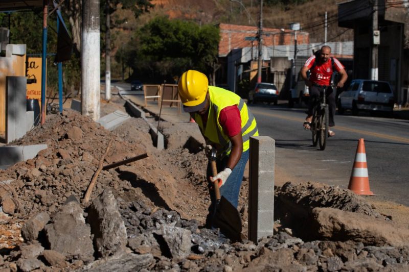 Volta Redonda: obra de ciclovia entra pela Avenida Nossa Senhora do Amparo
