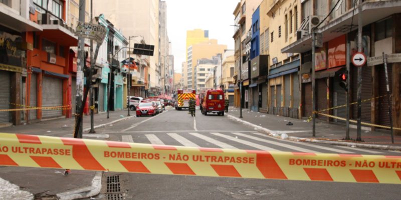 prédio atingido por incêndio na região da 25 de Março pode desabar