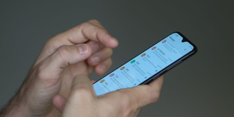 Anatel faz consulta pública para padronizar carregadores de celular