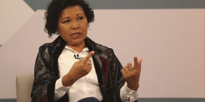 Vera defende fim do monopólio da mídia e fortalecimento da comunicação