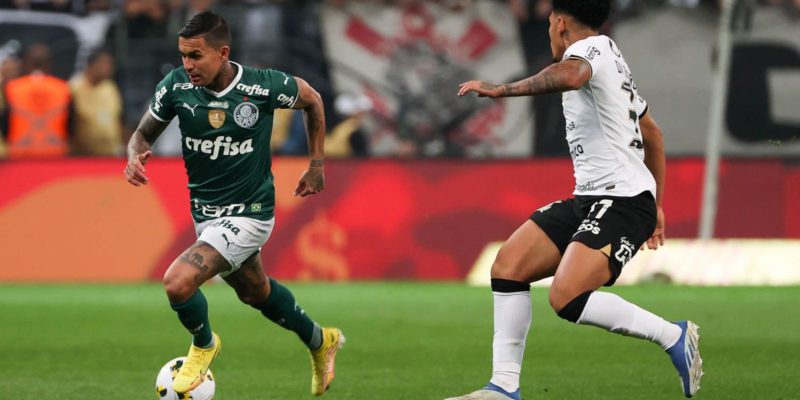 Palmeiras bate Corinthians e amplia vantagem na ponta do Brasileiro