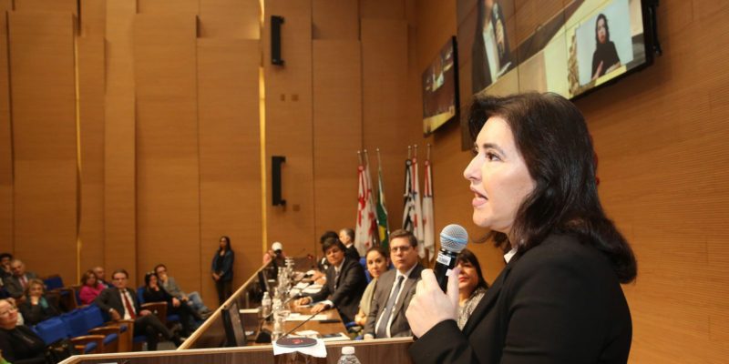 Simone Tebet quer o fim da reeleição e do orçamento secreto