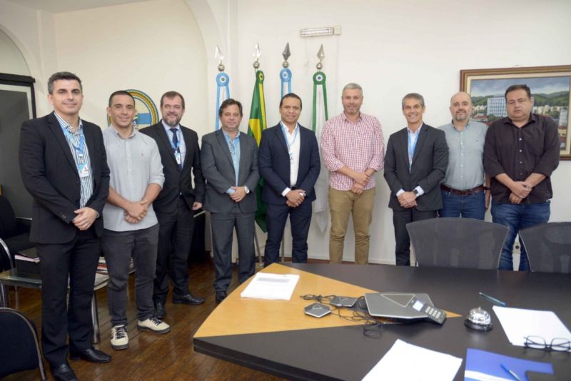 Prefeito recebe representantes da Caixa para tratar de investimentos a Barra Mansa Paulo Dimas 2