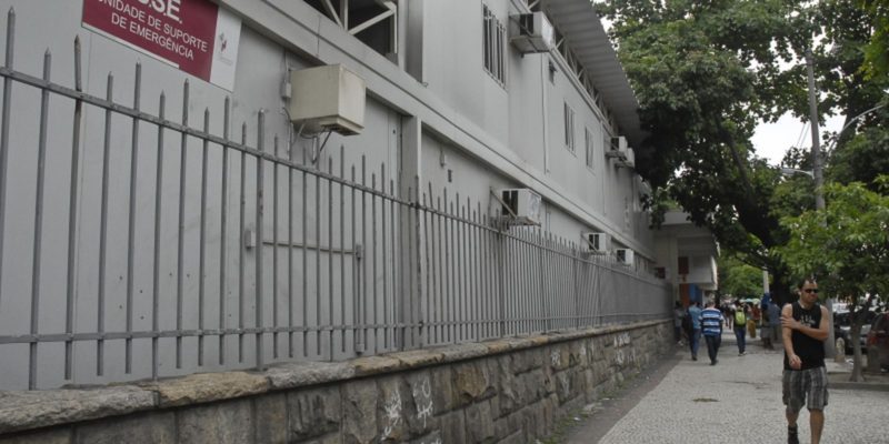 Mulher, vítima de erro médico em cirurgia, deixa hospital no Rio