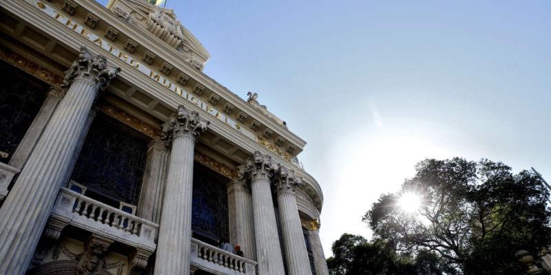 Maestro Felipe Prazeres assume orquestra do Theatro Municipal do Rio