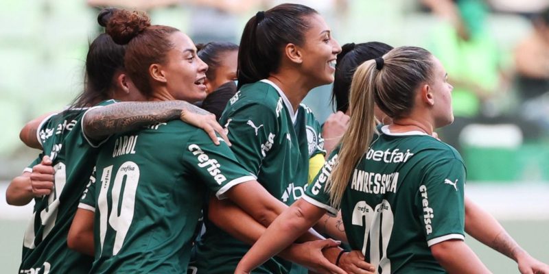 Palmeias goleia Avaí por 6 a 1 e mantém ponta do Brasileiro Feminino