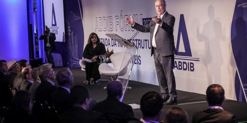 Ciro Gomes pede ajuda de empresários para debater modelo econômico