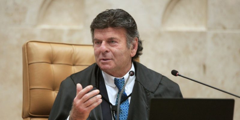 Fux participa de última sessão na presidência do Supremo