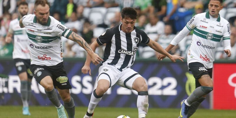 Botafogo e Coritiba jogam para se afastar da zona do rebaixamento