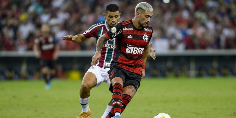 Em momentos opostos, Flamengo e Fluminense disputam clássico