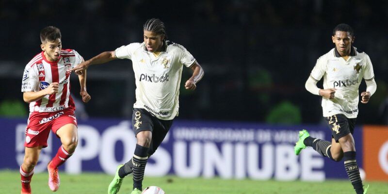 Vasco goleia Náutico para se manter no G4 da Série B