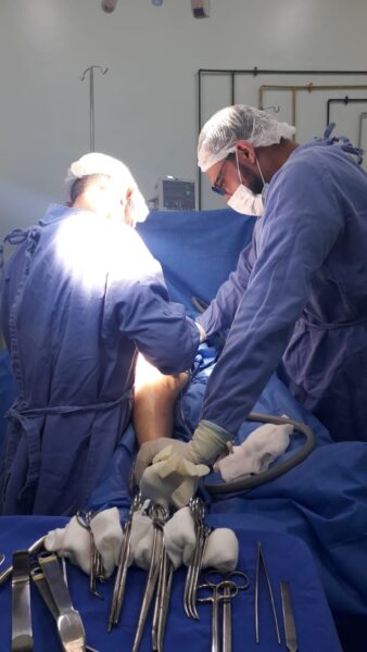 Hospital São João Batista realiza mais duas artroplastias totais de joelho no final de semana