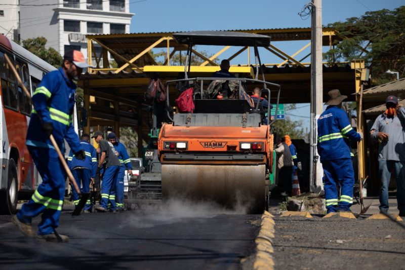 Mobilidade Urbana: novo asfalto avança na Avenida dos Trabalhadores, em Volta Redonda