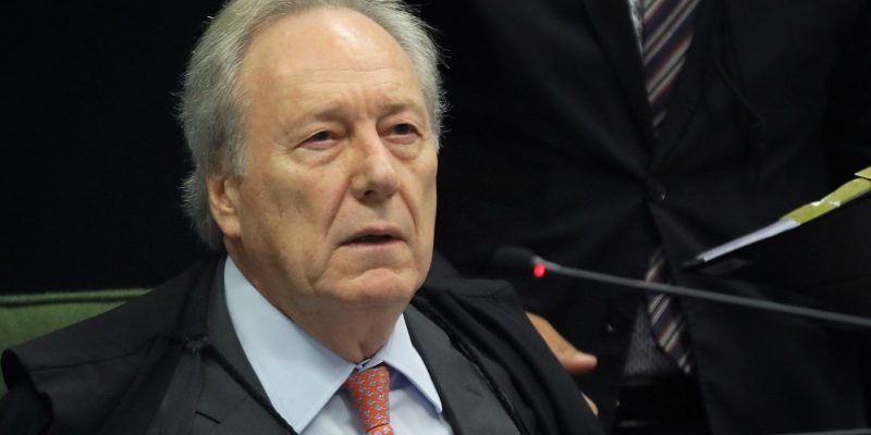 Diante de estrangeiros, ministros do TSE defendem democracia