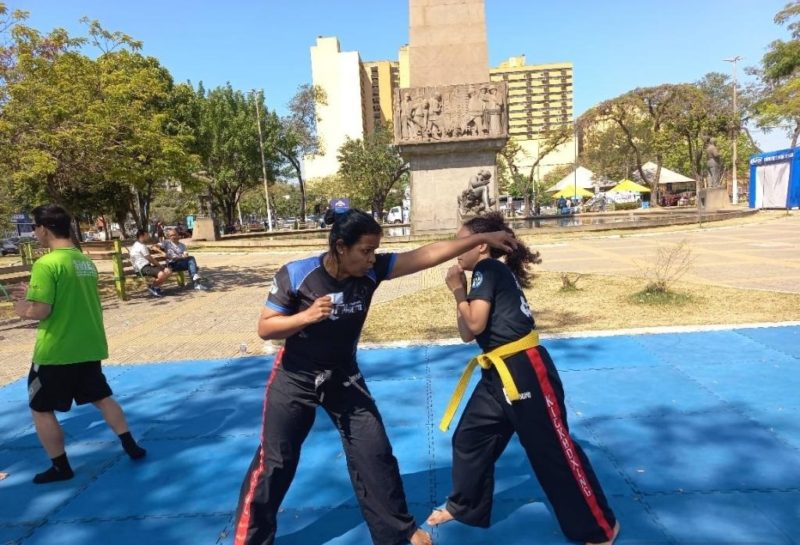 'Mulheres no Tatame': Volta Redonda abre vagas para aulas de kickboxing e defesa pessoal