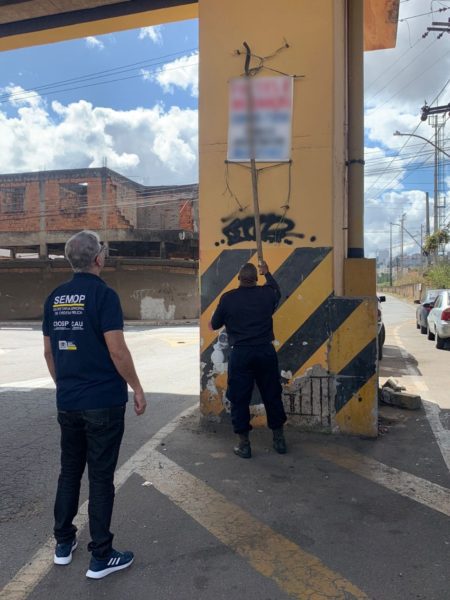 Operação ‘Cidade Limpa’ combate propagandas irregulares em Volta Redonda