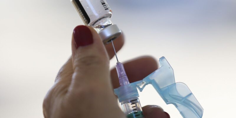Dia do Adolescente reforça importância da vacinação contra o HPV