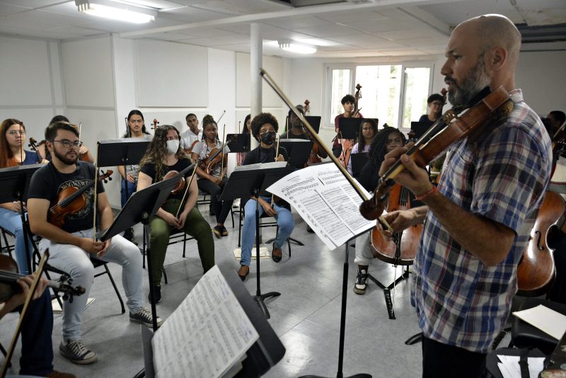 Orquestra de Cordas e Banda de Concerto de Volta Redonda se apresentam na cidade de Niterói