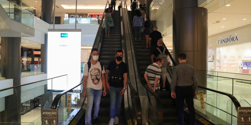 Rio de Janeiro torna obrigatório fraldários em banheiros masculinos