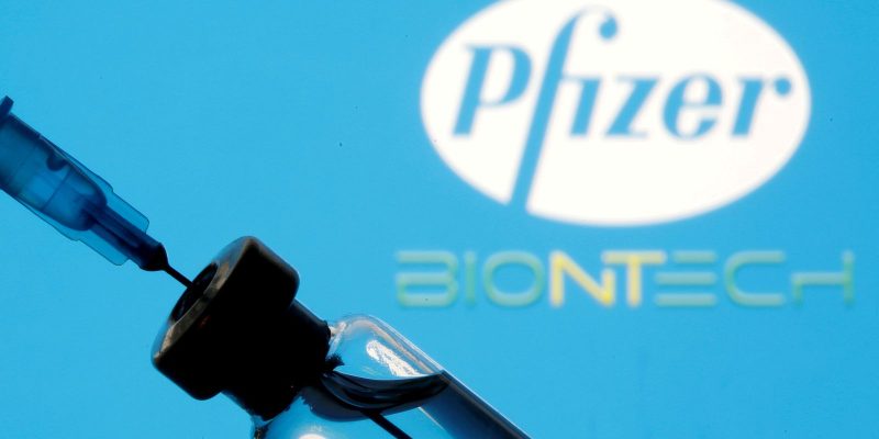 Pfizer apresenta pedido de vacina mais forte contra variante Ômicron