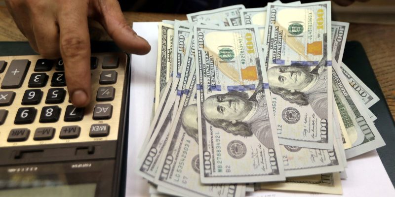 Dólar sobe para R$ 5,27, influenciado pelo mercado externo