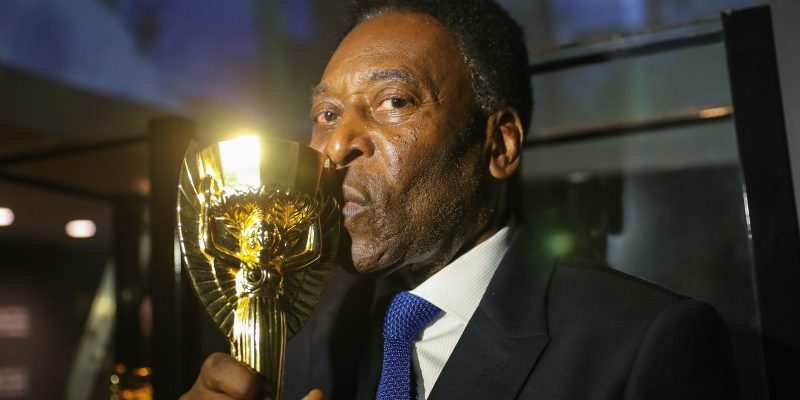 Pelé chega aos 82 anos recebendo homenagens