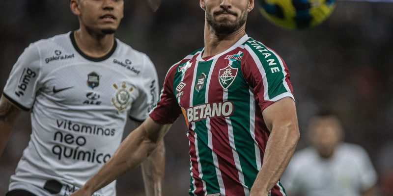 Com Libertadores como alvo, Corinthians e Fluminense jogam em Itaquera