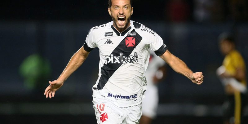 Vasco vence Criciúma para ficar perto do retorno à Série A