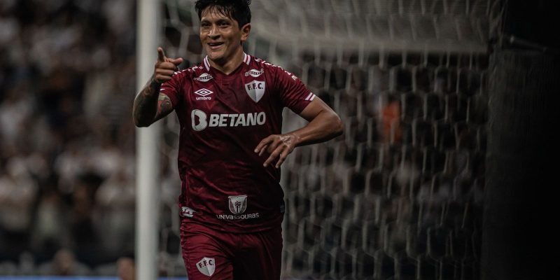 Cano decide e Fluminense derrota Corinthians em Itaquera