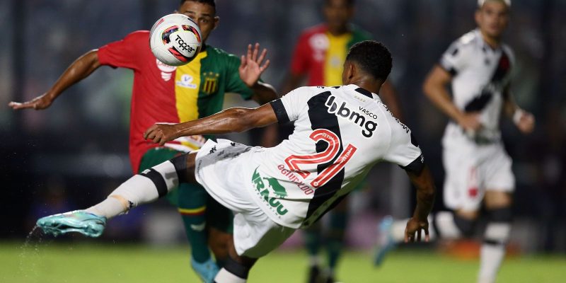 Vasco perde e desperdiça chance de garantir o acesso à Série A