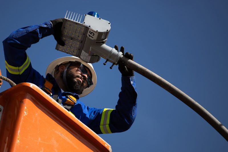 Economia com lâmpadas de LED já ultrapassa R$ 330 mil por mês em Volta Redonda