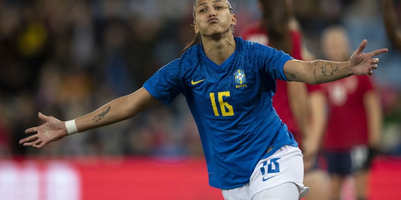 Com dois de Bia Zaneratto, seleção feminina goleia Noruega por 4 a 1