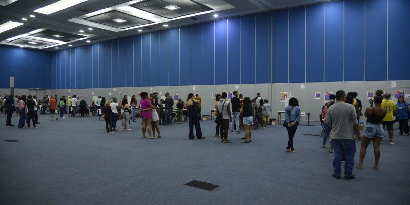 Maior local de votação da cidade do Rio de Janeiro tem filas