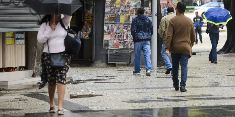 Chegada de frente fria derruba temperaturas no Rio